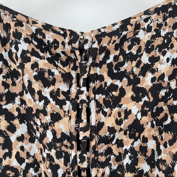 BCBGENERATION Dress Cutout Spotted Short Sleeve Animal Print Mini Pockets SZ 8 - Picture 8 of 13